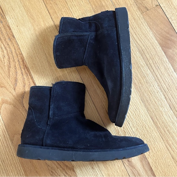 UGG Boots Abree Mini  Suede Leather Shearling Black Size 10 - Picture 1 of 6